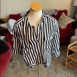 Buttoned shirt longer in back